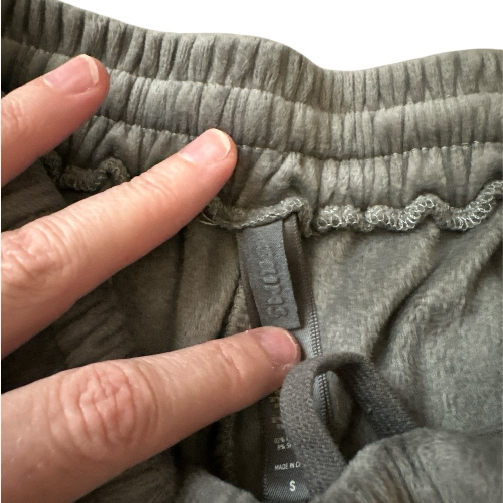 SKIMS Velour gray joggers, size S - Picture 4 of 5